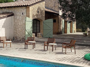 Mas intérieur rénové 4 chambres piscine